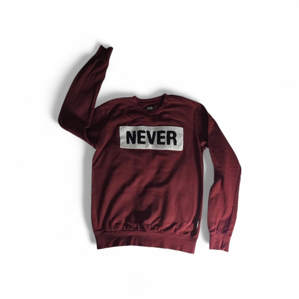 izzue Hong Kong Men's Burgundy Crewneck Sweatshirt with 'NEVER' Chest Patch